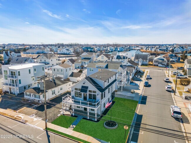 455 E Main St