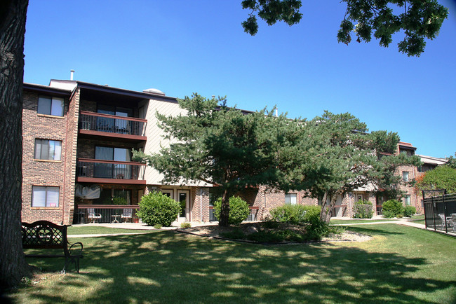 Building Exterior - Rustic Oaks Apartments