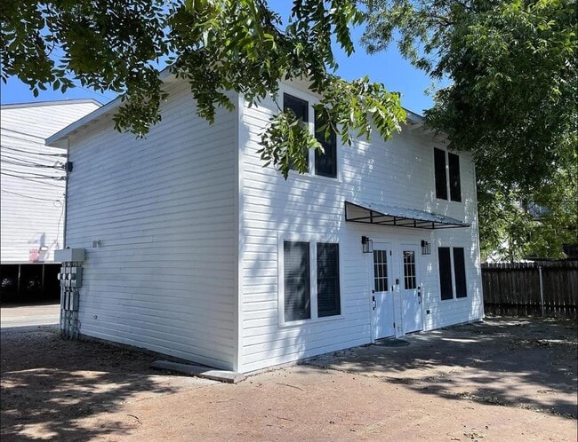 Photo - 110 E 30th St