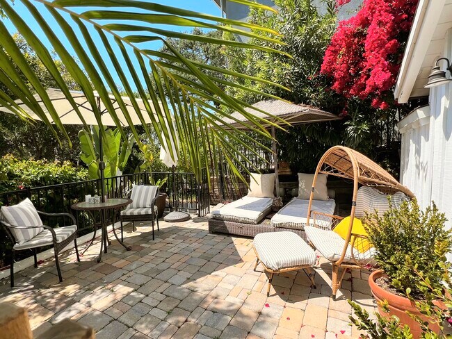 Patio use exclusively for Guesthouse tenant