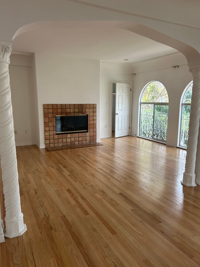 Photo - 6418 W 6th St Unidad 6418