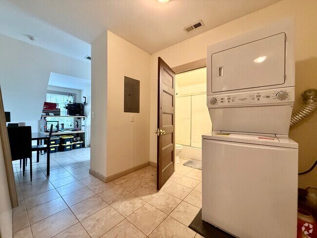 Building Photo - 58 Englewood Ave Unit 2 Rental