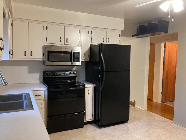 Photo - 4612-4612 Tolland Ave Unit 4612