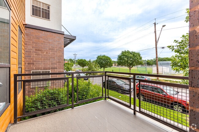 3BR, 2BA - 1221SF - C Plan