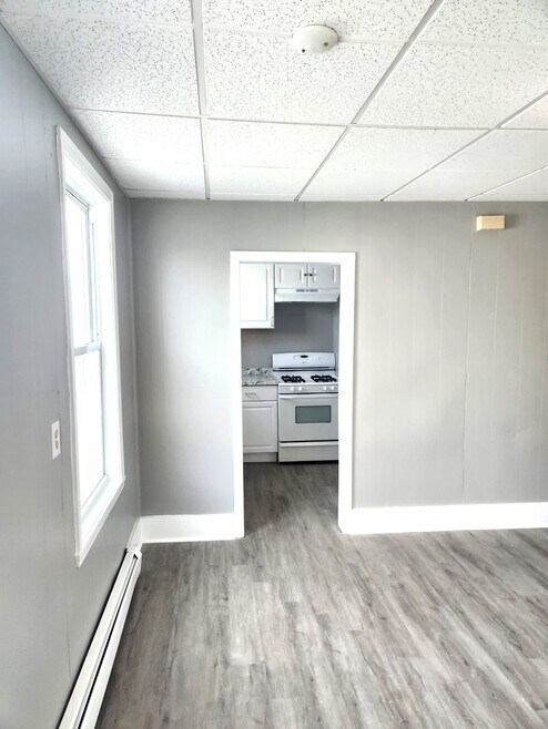 22 Lawn Ave Unit #2F