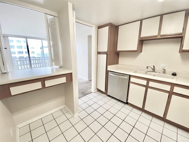 Photo - 2016 Main St Unit 1403