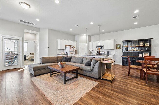 Photo - 501 Peace Dr