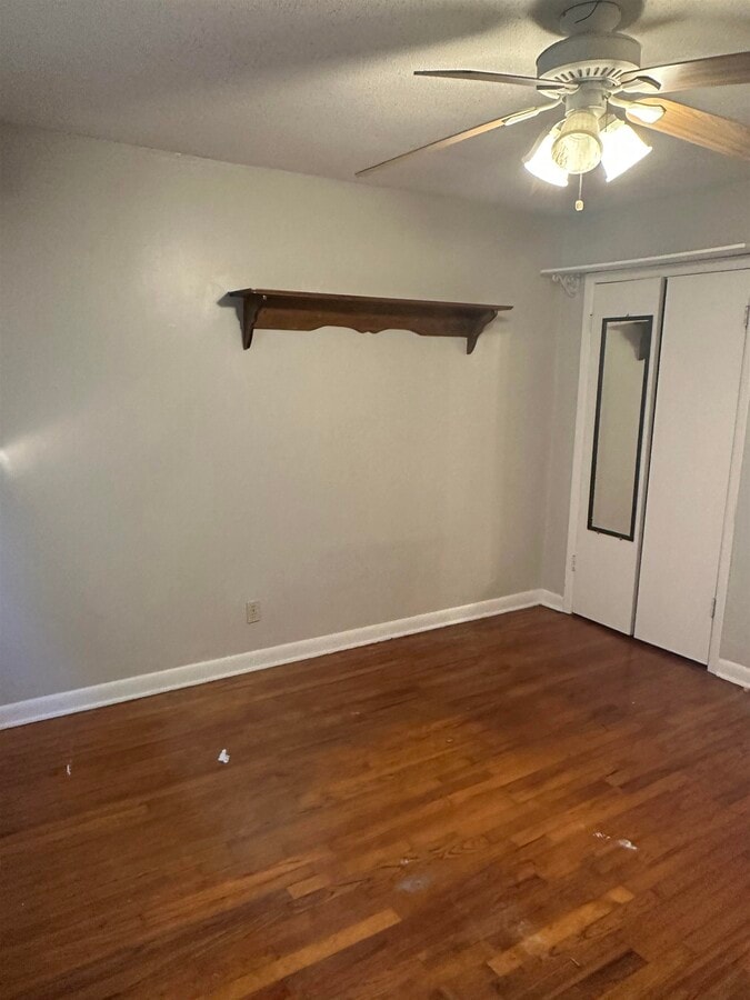 Photo - 844 Dent St
