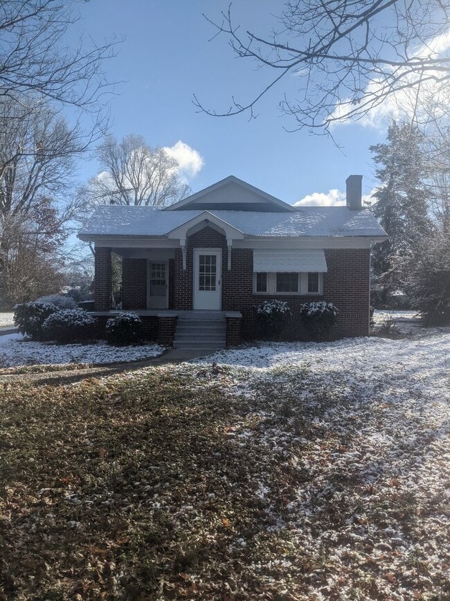 Photo - 3 bedroom, 1 bath house in Burlington