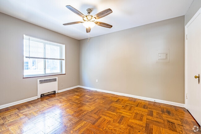 2BR, 1BA - 850SF - Second Bedroom