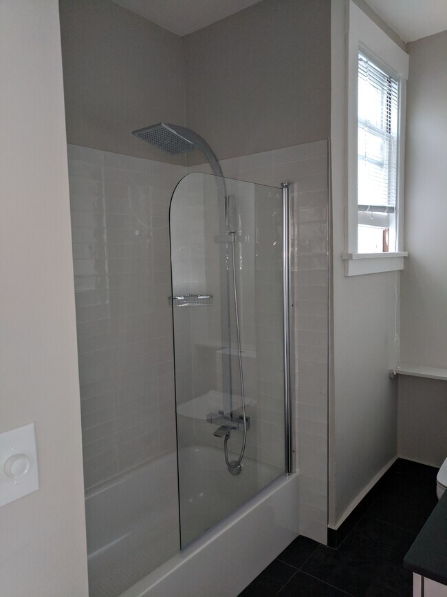 Photo - 1685 Oxford St Unit 1685