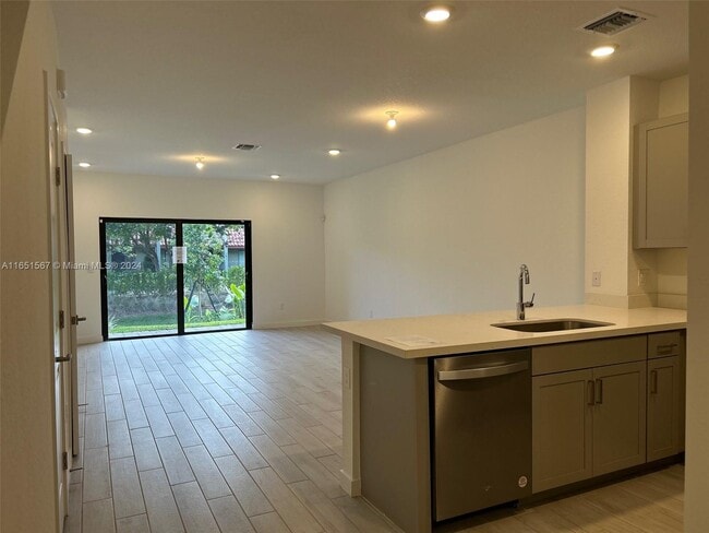 Photo - 172 SE 5th Ct