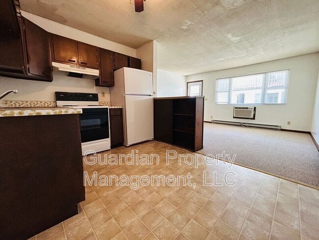 Photo - 1135 N College Dr