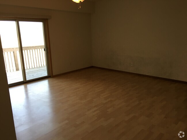 Building Photo - 120 Oakridge Ave Rental
