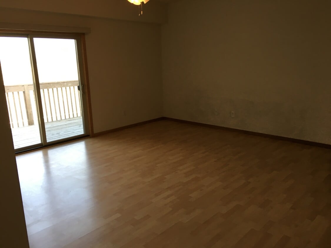 Photo - 120 Oakridge Ave (Hills, IA)