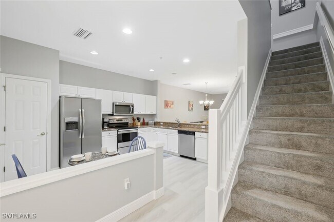 Photo - 836 Hampton Cir