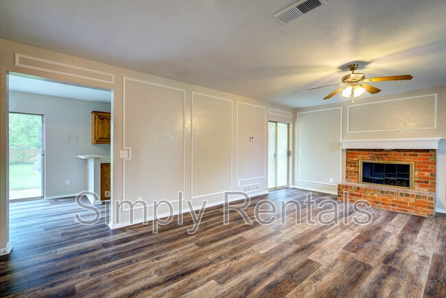 Photo - 2003 Hackberry Cir