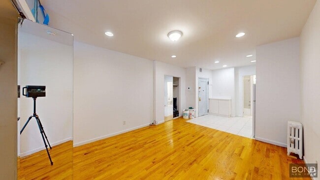 Building Photo - 224 E 81st St Unit 4D Rental