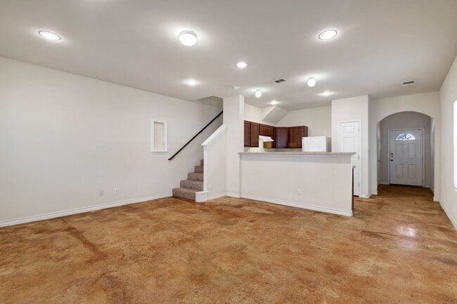 Photo - 7823 Kingsbury Wood Unit 4