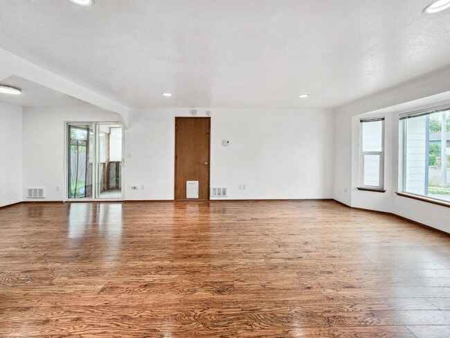 Photo - Beautiful rambler house with 3 bedroom near Kasch Park