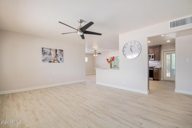 Photo - 1325 N 70th St