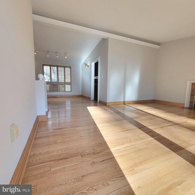 Photo - 6603 Byrnes Dr