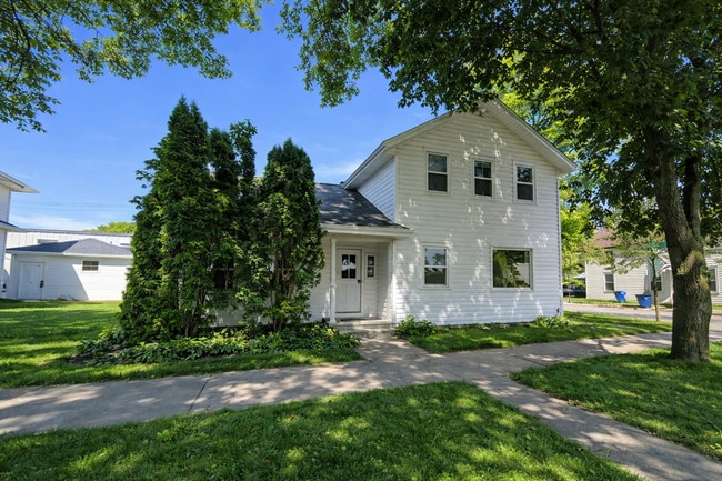 Building Photo - 636 Kickbusch St Unit 2