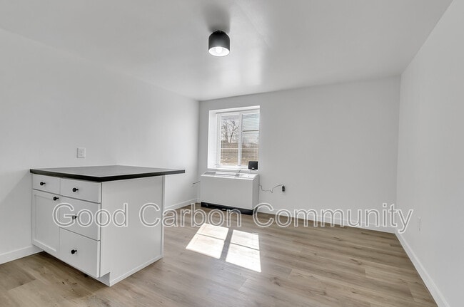 Photo - 111 Porter Ave Unidad Studio