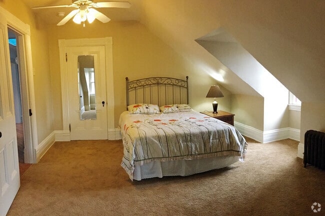 Building Photo - 827 N. Highland Ave. Unit 3rd Fl. Rental