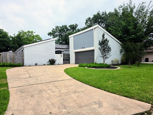 Photo - 13906 Ella Lee Ln