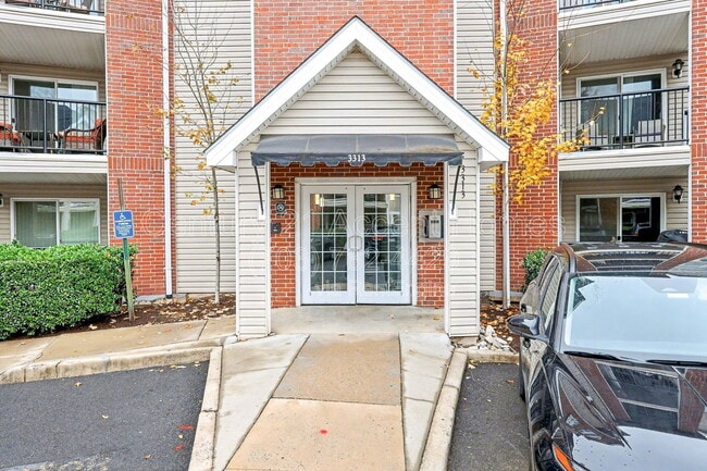 Building Photo - 3313 Wyndham Cir Unit 4210