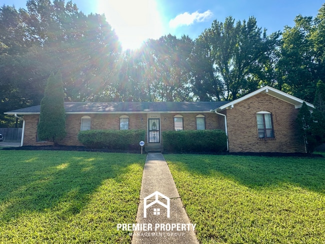 Building Photo - Spacious 4BR/2BA Memphis Home with 2-Car Garage &