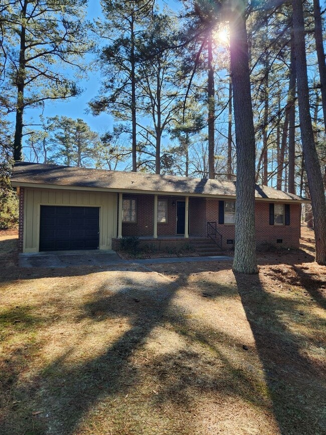 Building Photo - Remodeled 3 Bedroom Brick Rancher-Kenbridg... Rental