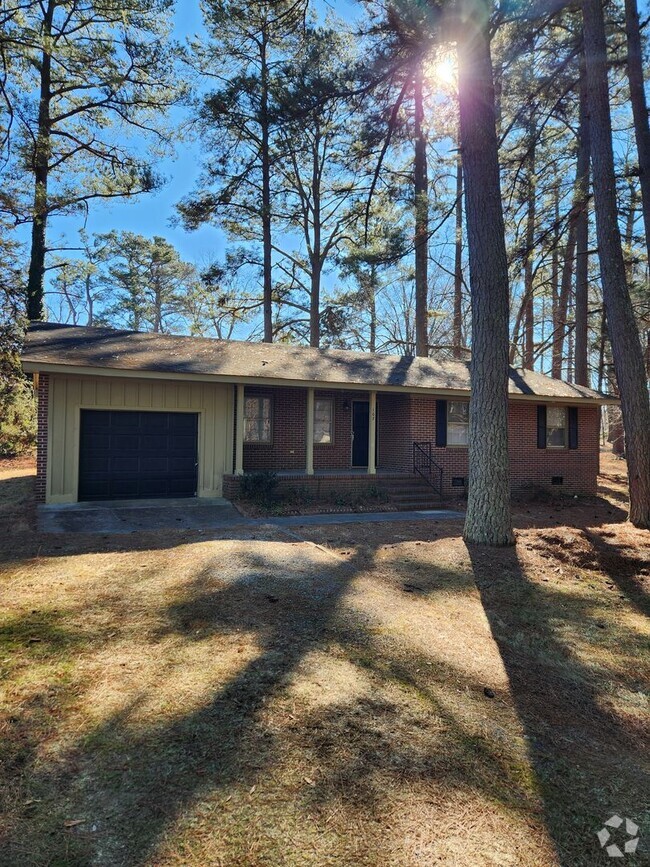 Building Photo - Remodeled 3 Bedroom Brick Rancher-Kenbridg... Rental