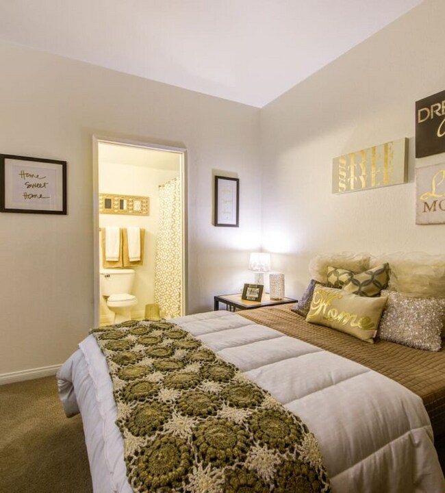 Photo - 3549 Iowa Ave