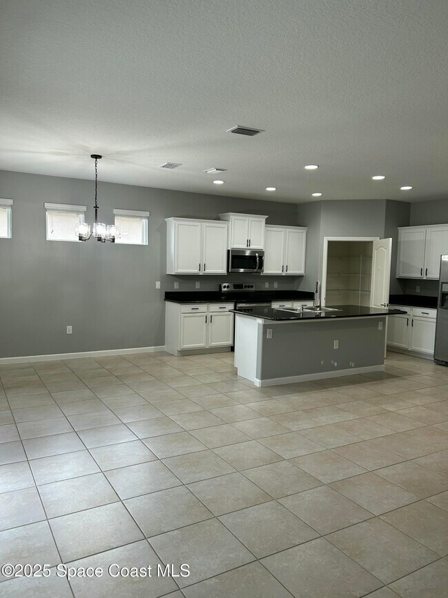 4084 Caladium Cir