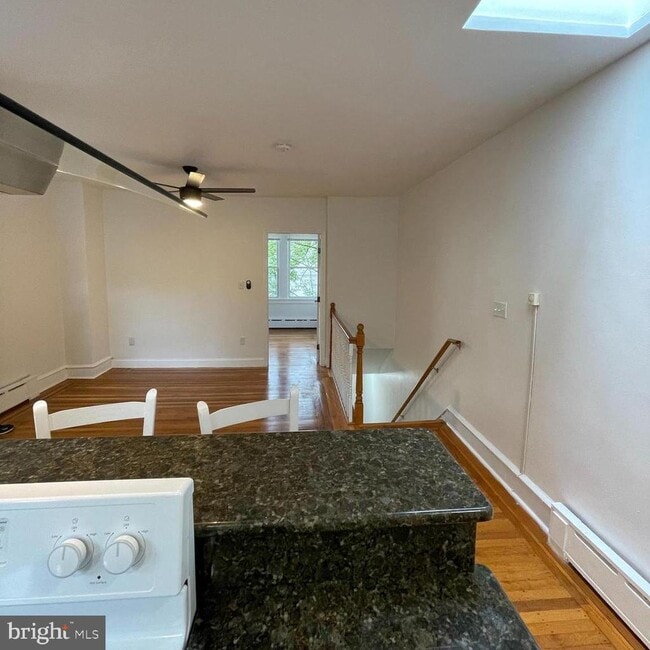 Photo - 641 Bainbridge St