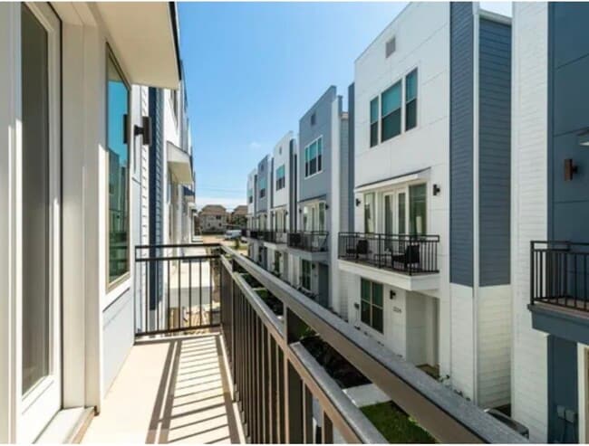 Building Photo - 2208 McGowen St