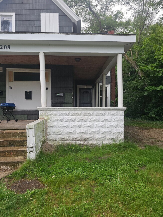 Building Photo - 208 Bellview St