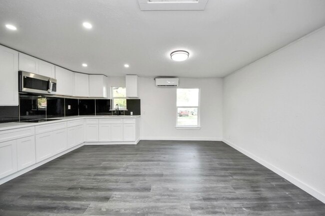 Photo - 7640 Broadview Dr