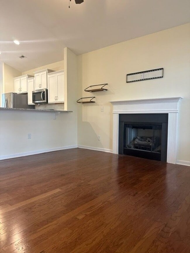 Photo - 3 Bed/2 Bath Open Floor Plan!