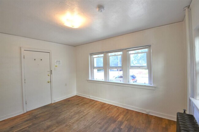 Photo - Studio on the Hill - Available Now!