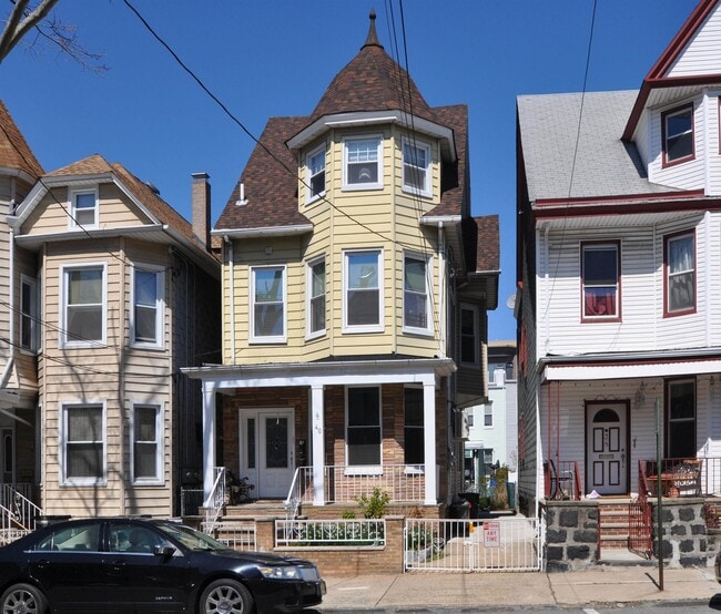 Building Photo - 40 47th St Unit 2