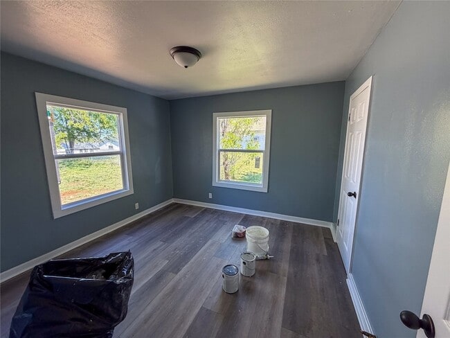 Photo - 627 E Woodard St