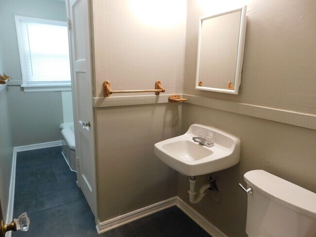 Photo - 1 Bedroom duplex in Augusta, w/ Ramp!