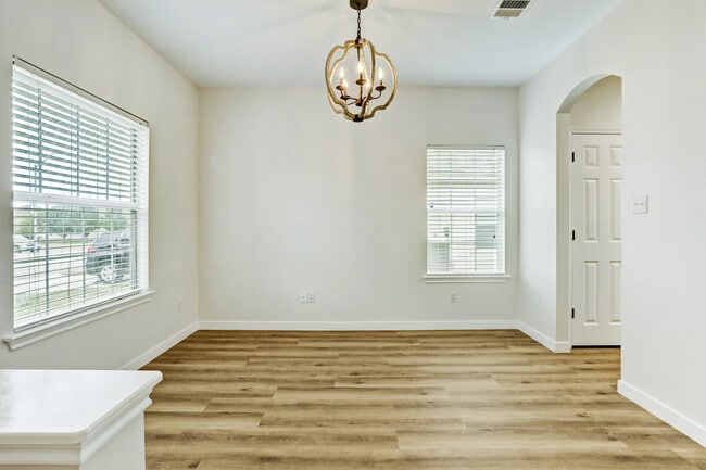 Flex room - 128 Almquist St House
