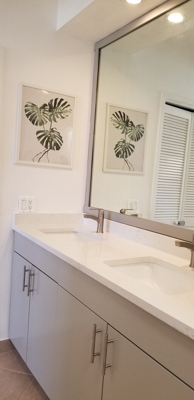 Photo - The Alexander Tower