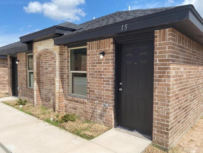 Building Photo - 11 West Dr