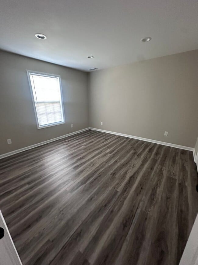Photo - 400 Sanderson Dr Unit A