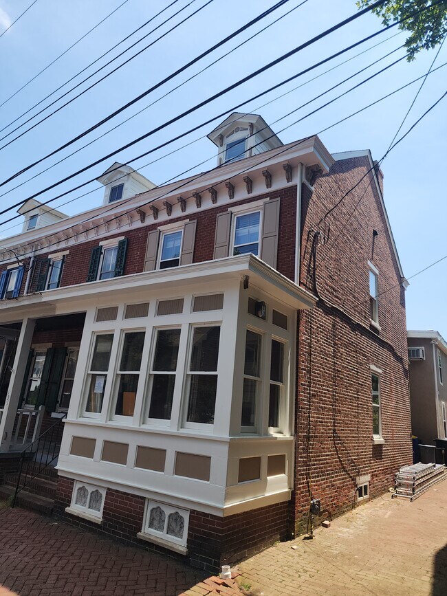Photo - 149 E 2nd St